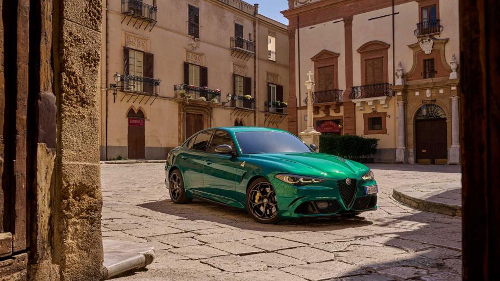 Alfa Romeo: Έρευνα έδειξε ότι οι πελάτες δεν θέλουν γιγαντιαίες οθόνες